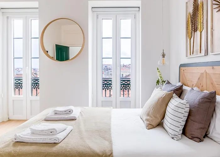 Castelo By Lisbeyond * Lisbon